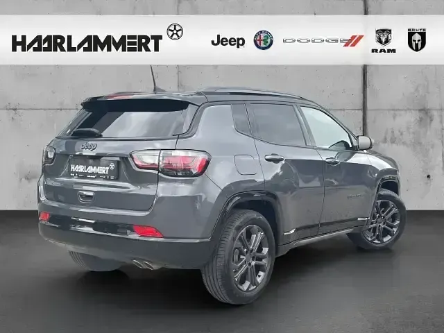 Gebraucht Jeep Compass 80th Anniversary 150 PS (110 kW) 2021 Grau SUV