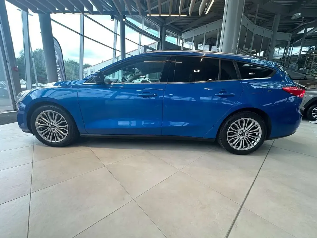 Gebraucht Ford Focus Titanium 125 PS (91 kW) 2019 Blau Kombi
