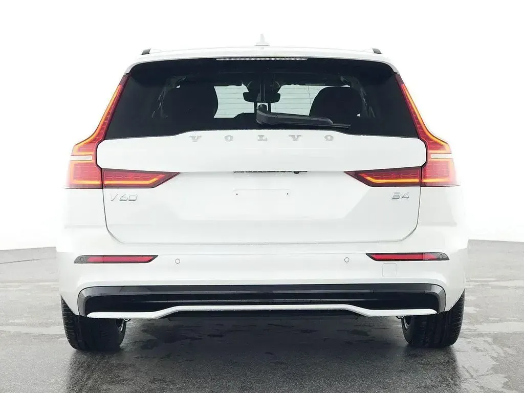 Gebraucht Volvo V60 Plus 197 PS (144 kW) 2025 Weiß Kombi