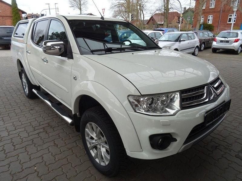 Weiß Gebraucht 2015 Mitsubishi L200 Abholung | 15.000 € (Fairer Preis) - Bild 1/4