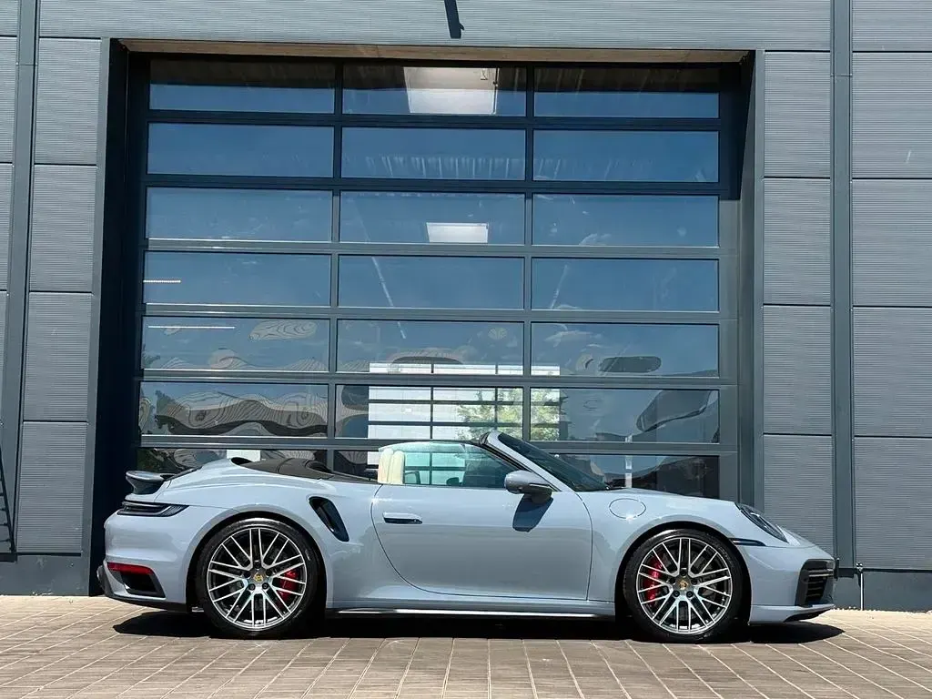 Gebraucht Porsche 992 581 PS (427 kW) 2024 Grau Cabrio