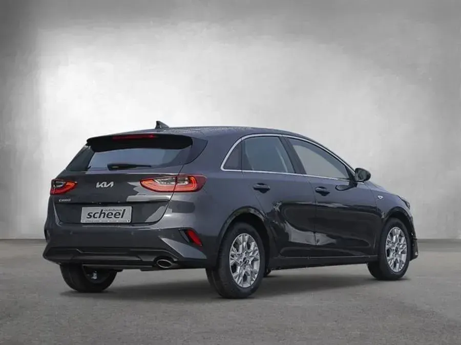 Occasion Kia Ceed Vision 101 PK (74 kW) 2025 Andere farbe Hatchback