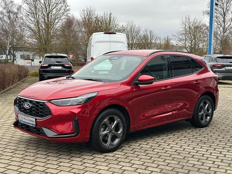 Gebraucht Ford Kuga ST-Line 179 PS (131 kW) 2024 Rot SUV