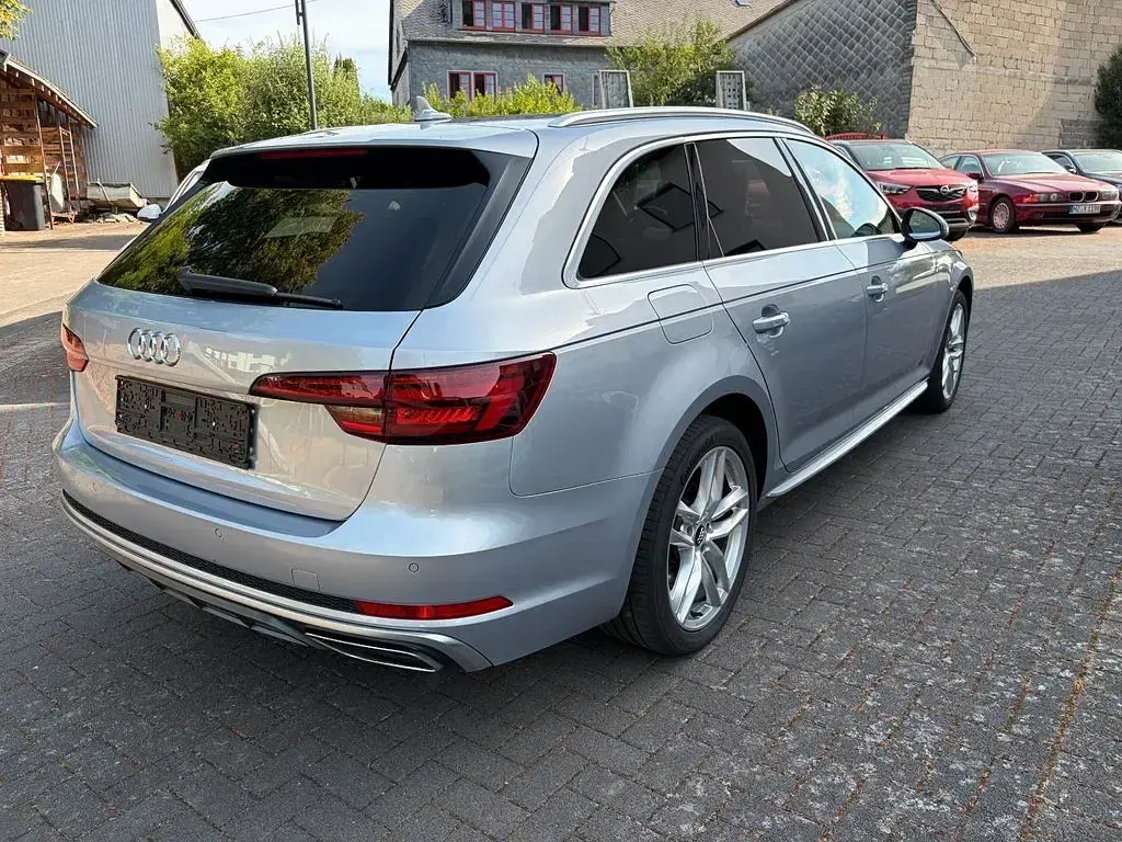 Gebraucht Audi A4 S-Line 190 PS (139 kW) 2019 Silber Kombi