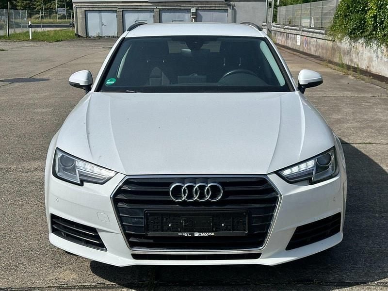 Weiß Gebraucht 2016 Audi A4 Kombi | 11.700 € (Guter Preis) - Bild 1/4