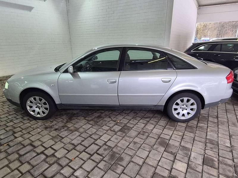 Usado Audi A6 170 HP (125 kW) 2003 Prateado Sedan