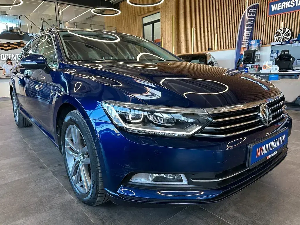 Gebraucht VW Passat 150 PS (110 kW) 2018 Blau Kombi