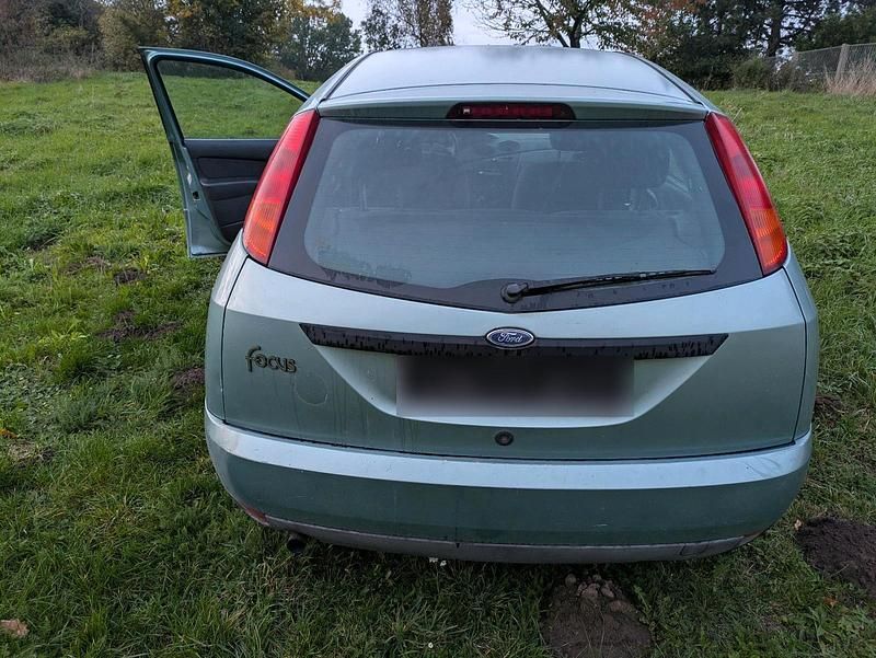 Gebraucht Ford Focus 101 PS (74 kW) 2001 Silber Limousine