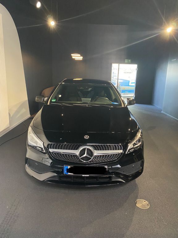 Schwarz Gebraucht 2018 Mercedes CLA200 AMG Coupé | 22.600 € (Fairer Preis) - Bild 1/4