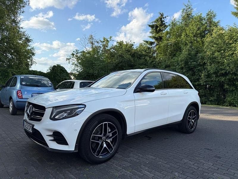 Weiß Gebraucht 2019 Mercedes GLC220 AMG line SUV | 20.990 € (Etwas zu teuer) - Bild 1/4