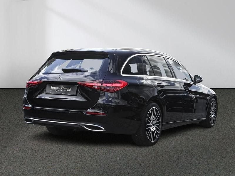 Gebraucht Mercedes C180 Avantgarde 170 PS (125 kW) 2023 Unilack schwarz Kombi