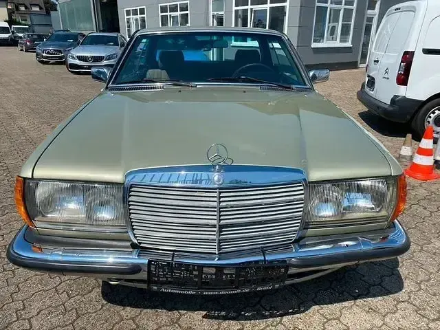 Gebraucht Mercedes 230 136 PS (100 kW) 1983 Grün Coupé