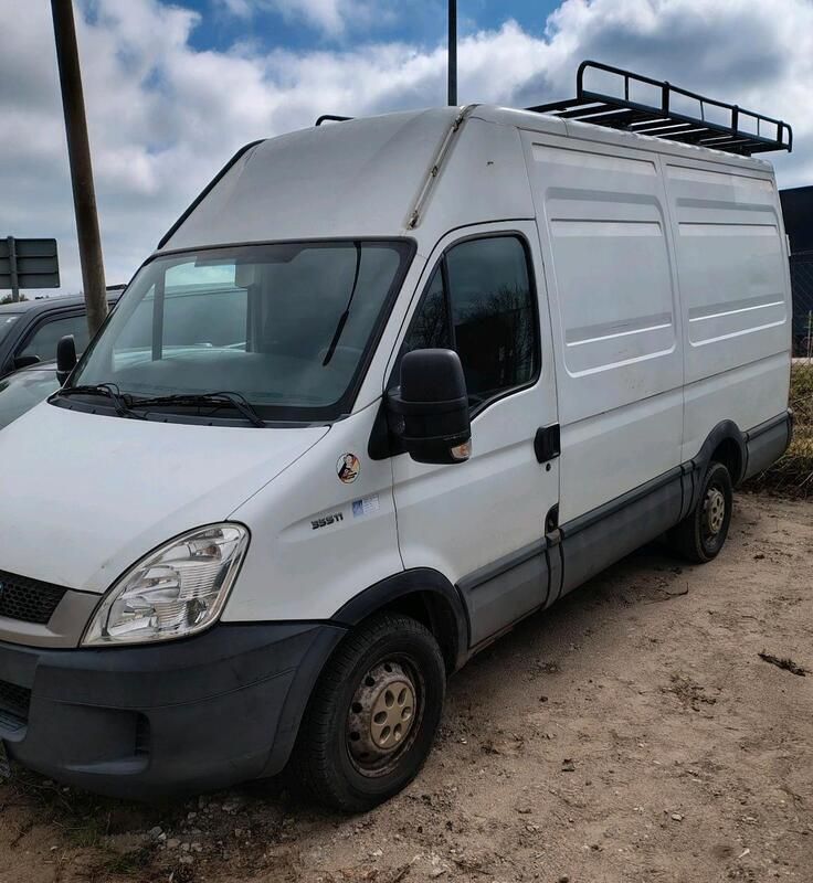 Weiß Gebraucht 2011 Iveco Daily Van / Kleinbus | 4.950 € (Guter Preis) - Bild 1/4