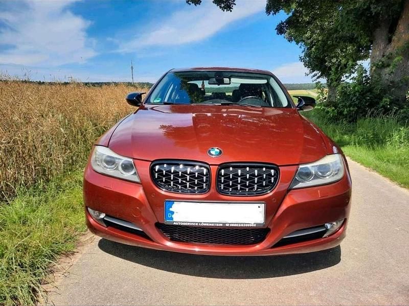 Rot Gebraucht 2011 BMW 318 Sport Line Limousine | 6.000 € (Fairer Preis) - Bild 1/4