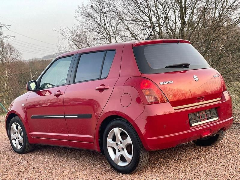 Gebraucht Suzuki Swift Club 92 PS (67 kW) 2007 Rot Kleinwagen