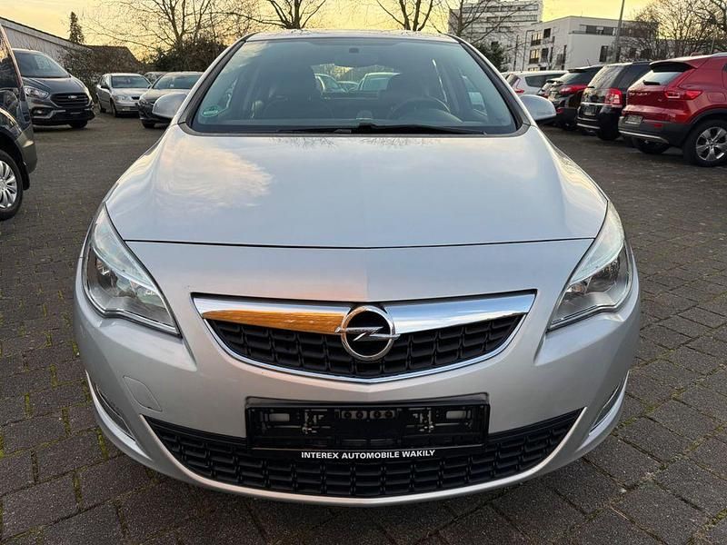 Gebraucht Opel Astra 116 PS (85 kW) 2010 Silber Limousine