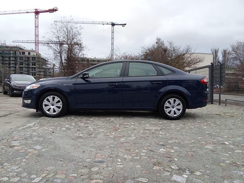 Gebraucht Ford Mondeo Ambiente 140 PS (102 kW) 2013 Blau Limousine