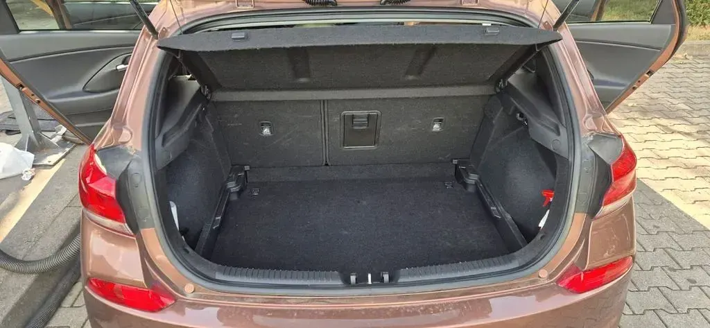 Gebraucht Hyundai i30 Premium 140 PS (102 kW) 2017 Braun Limousine