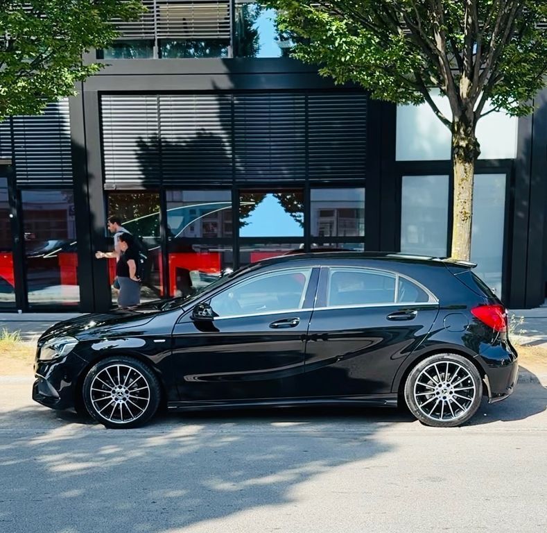 Schwarz Gebraucht 2017 Mercedes A200 AMG line Limousine | 15.900 € (Fairer Preis) - Bild 1/4