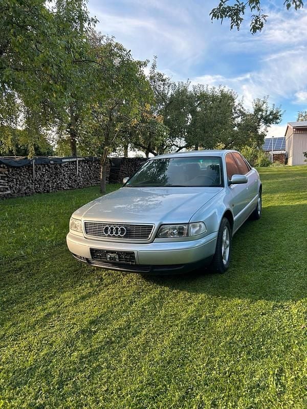 Silber Gebraucht 1995 Audi A8 Limousine | 3.800 € - Bild 1/4