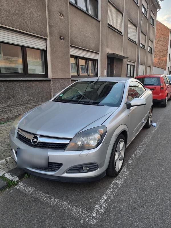 Grau Gebraucht 2006 Opel Astra Coupé | 800 € (Superpreis) - Bild 1/4