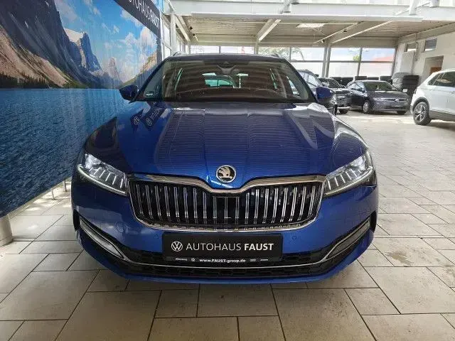 Gebraucht Skoda Superb Style 200 PS (147 kW) 2023 Blau metallic Kombi