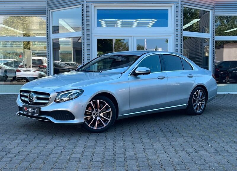 Iridiumsilber metalliclack Gebraucht 2018 Mercedes E300 Limousine | 31.490 € (Etwas zu teuer) - Bild 1/4
