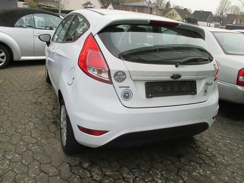 Gebraucht Ford Fiesta Trend 97 PS (71 kW) 2017 Weiß Limousine