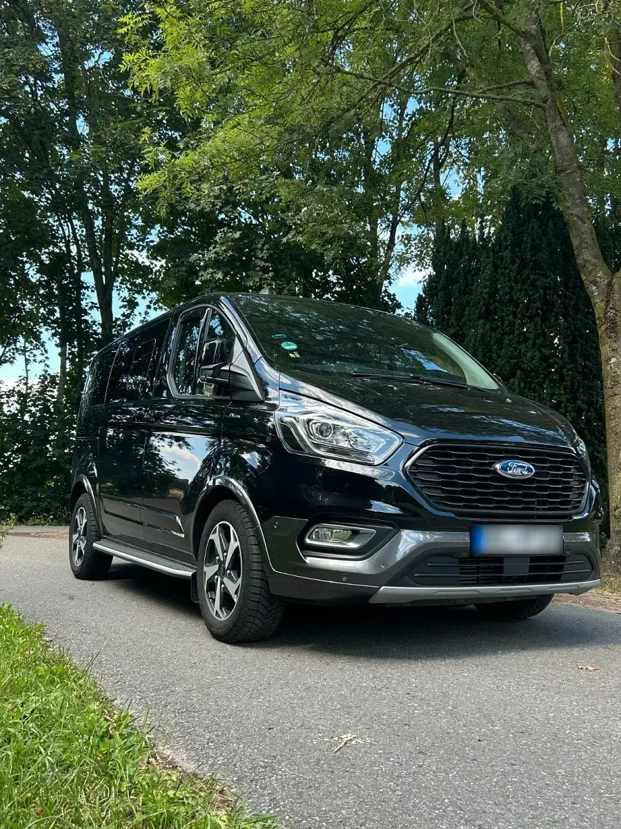Gebraucht Ford Tourneo Custom 170 PS (125 kW) 2023 Schwarz Van