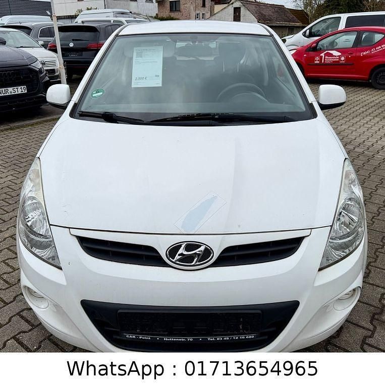 Gebraucht Hyundai i20 77 PS (56 kW) 2011 Weiß Kleinwagen