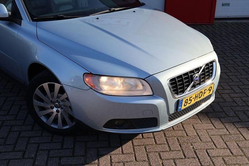 Gebraucht Volvo V70 136 PS (100 kW) 2008 Blau Kombi