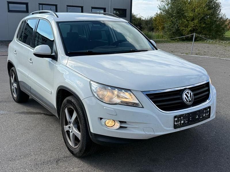 Weiß Gebraucht 2008 VW Tiguan Track & Field SUV | 5.650 € (Guter Preis) - Bild 1/4
