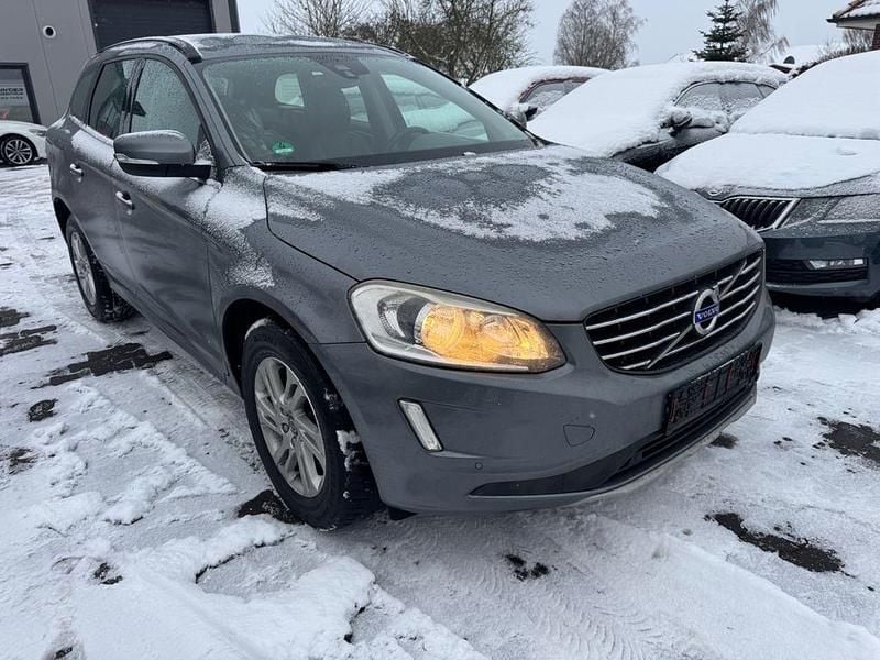 Grau Gebraucht 2016 Volvo XC60 Momentum SUV | 10.999 € (Guter Preis) - Bild 1/4