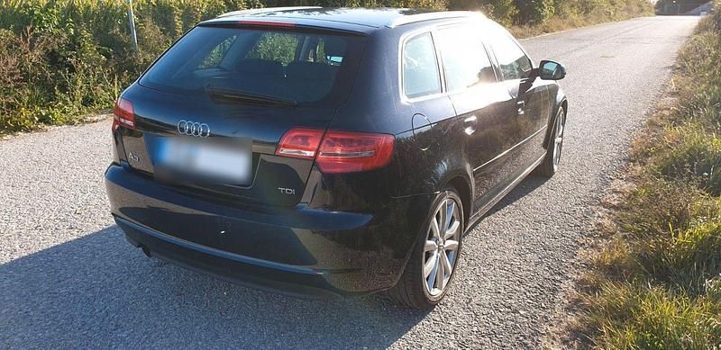 Gebraucht Audi A3 Ambition 105 PS (77 kW) 2011 Blau Kleinwagen
