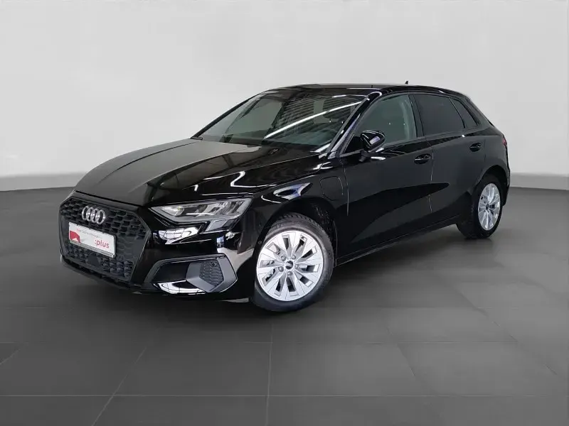 Gebraucht Audi A3 Sportback e-tron Design 204 PS (150 kW) 2023 Schwarz Kleinwagen