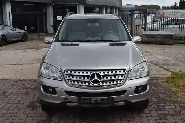 Gebraucht Mercedes ML320 224 PS (164 kW) 2007 Silber SUV
