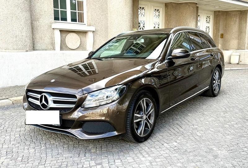 Braun Gebraucht 2015 Mercedes C180 Avantgarde Limousine | 13.850 € (Guter Preis) - Bild 1/4