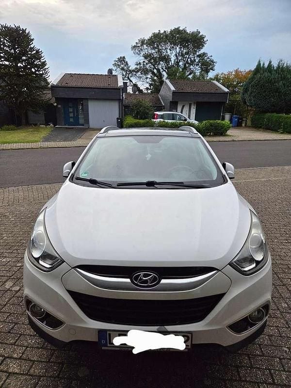 Weiß Gebraucht 2012 Hyundai ix35 Premium SUV | 9.600 € (Fairer Preis) - Bild 1/4