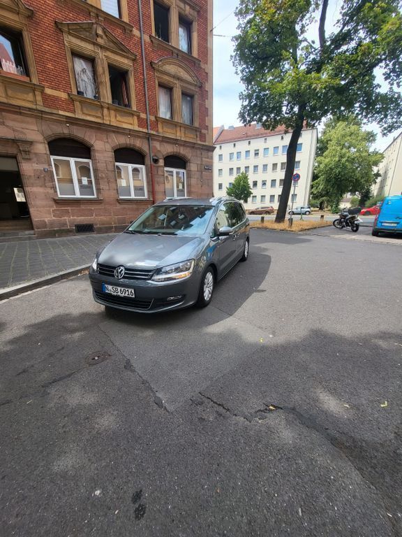 Grau Gebraucht 2015 VW Sharan Cup Van / Kleinbus | 11.499 € (Etwas zu teuer) - Bild 1/4