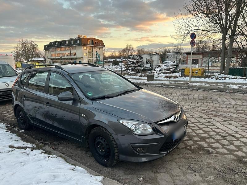 Gebraucht 2012 Hyundai i30 Edition+ Kombi | 2.399 € - Bild 1/4