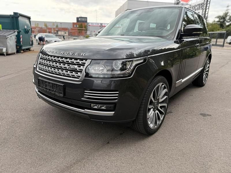 Grau Gebraucht 2017 Land Rover Range Rover Sport Vogue SUV | 26.950 € - Bild 1/4