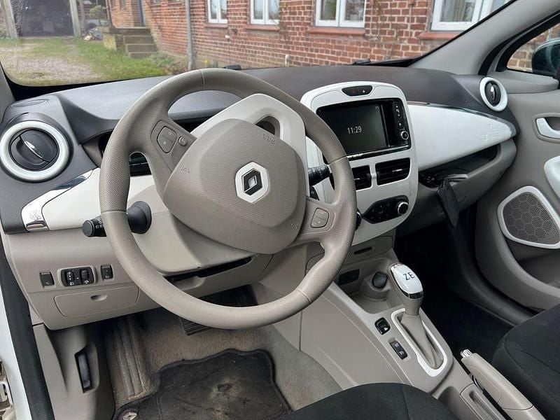 Gebraucht Renault Zoe Life 64 kW (88 PS) 2015 Weiß Kleinwagen
