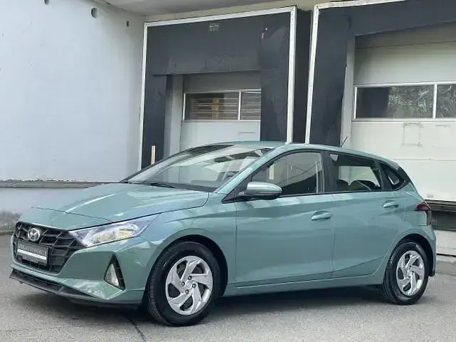 Gebraucht Hyundai i20 Select 84 PS (61 kW) 2023 Grün Kleinwagen