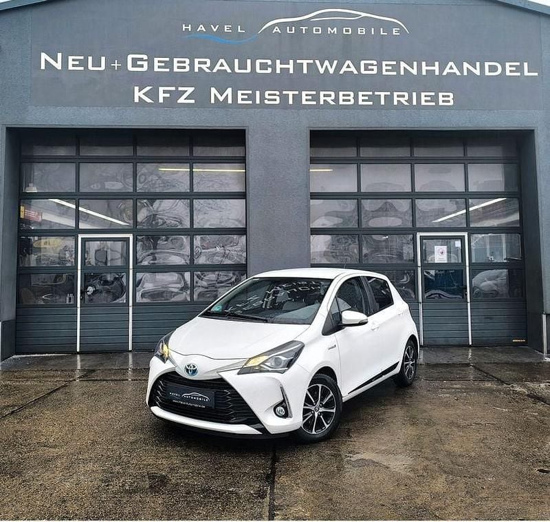 Gebraucht Toyota Yaris Hybrid Team 75 PS (55 kW) 2018 Weiß Limousine