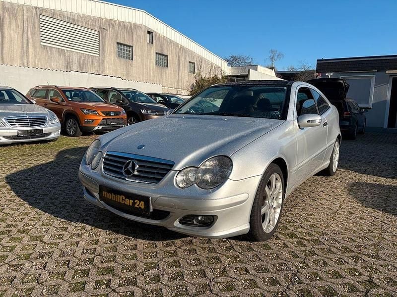 Silber Gebraucht 2005 Mercedes C200 Coupé | 3.450 € (Fairer Preis) - Bild 1/4