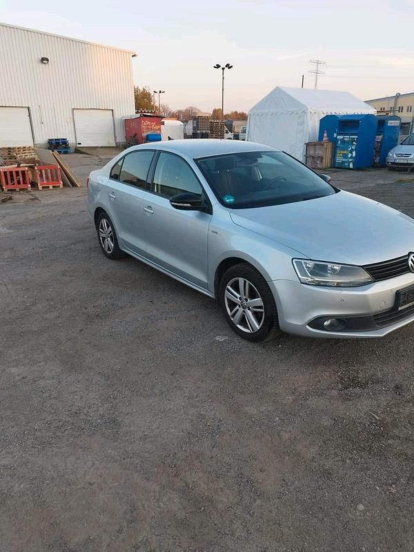 Silber Gebraucht 2012 VW Jetta Limousine | 3.999 € (Guter Preis) - Bild 1/4