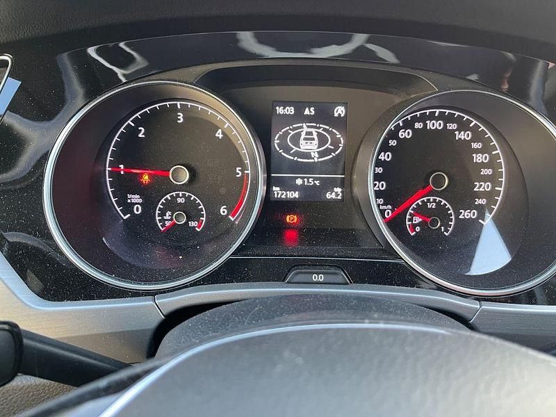 Gebraucht VW Touran Comfortline 150 PS (110 kW) 2016 Weiß Van / Kleinbus