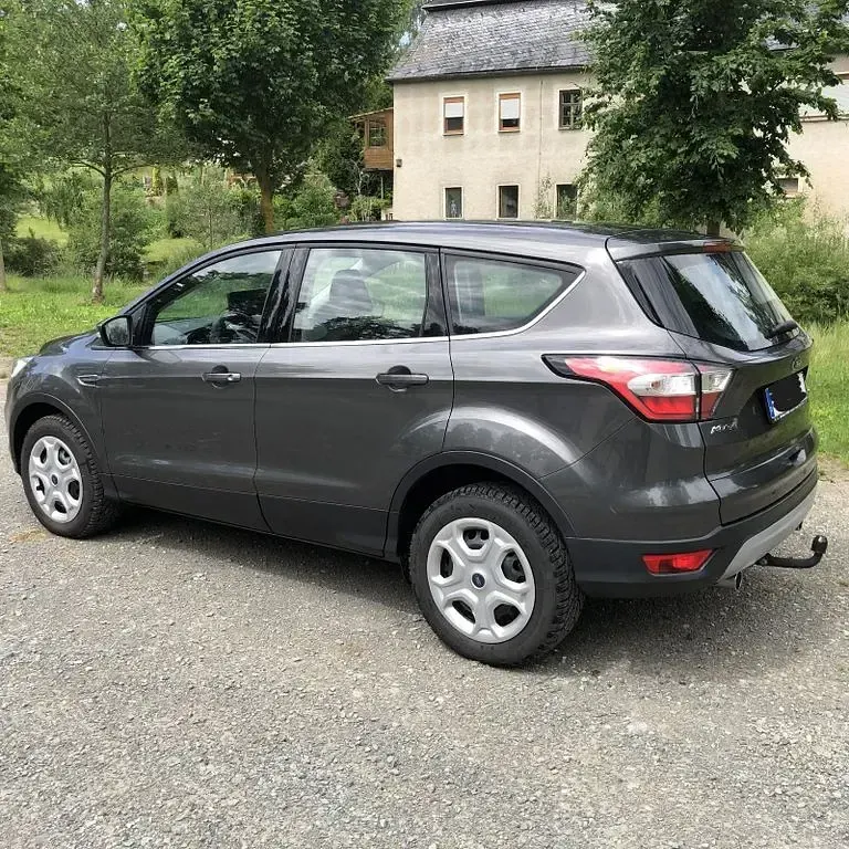 Gebraucht Ford Kuga Trend 120 PS (88 kW) 2018 Grau SUV