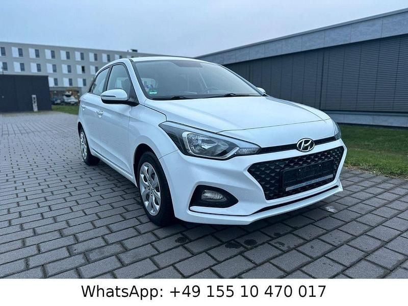 Gebraucht Hyundai i20 Select 75 PS (55 kW) 2019 Weiß Kleinwagen