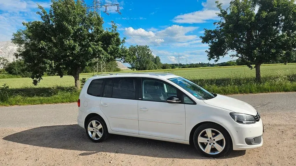 Gebraucht VW Touran Style 140 PS (102 kW) 2011 Weiß Van / Kleinbus